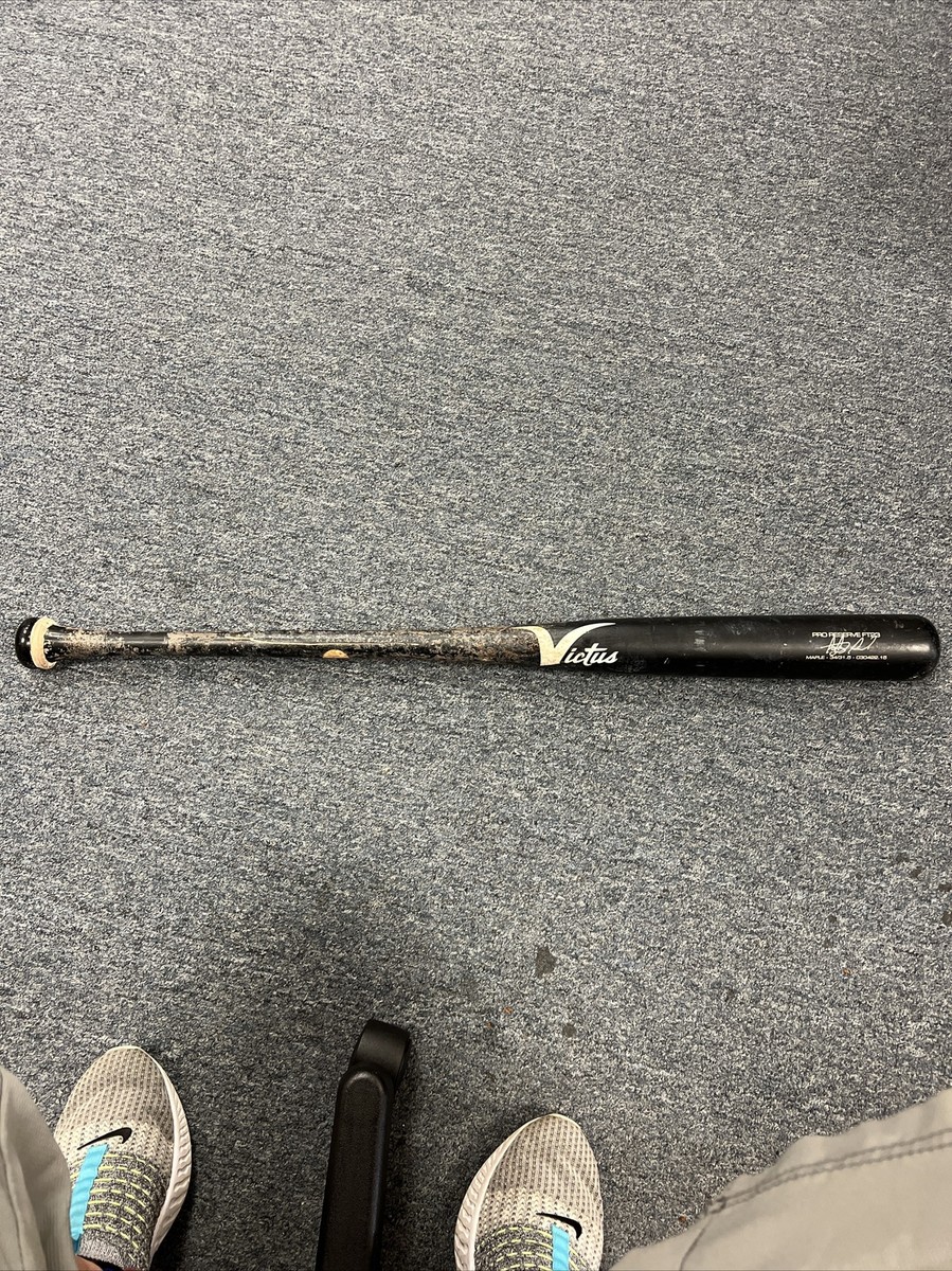 San Diego Padres Fernando Tatis Jr Game Used Cracked Victus San Diego Padres Fernando Tatis Jr Game Used Cracked Victus