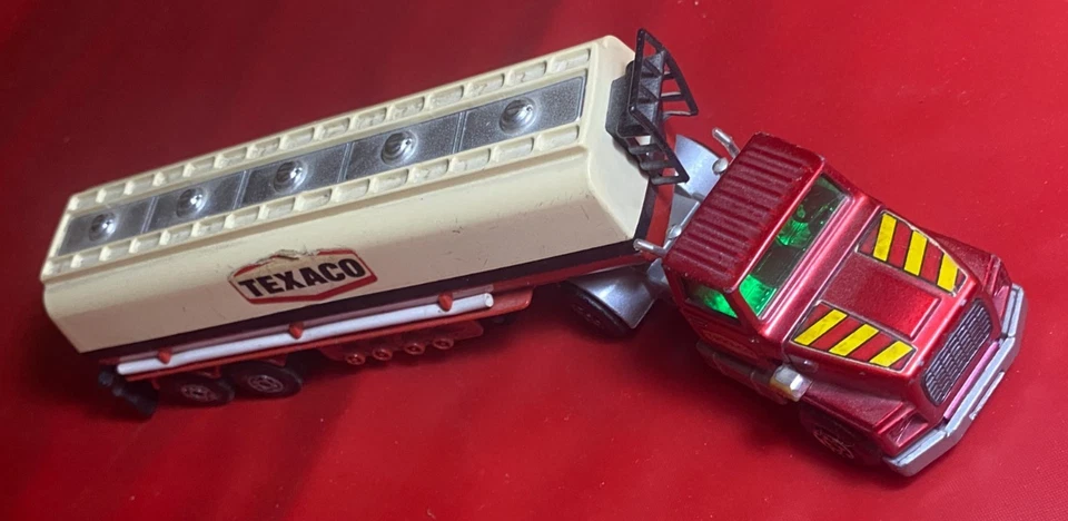 MATCHBOX LESNEY SuperKings Modellino K-16/18 FORD ARTICULATED TANKER TEXACO 1973 - Immagine 2 di 4