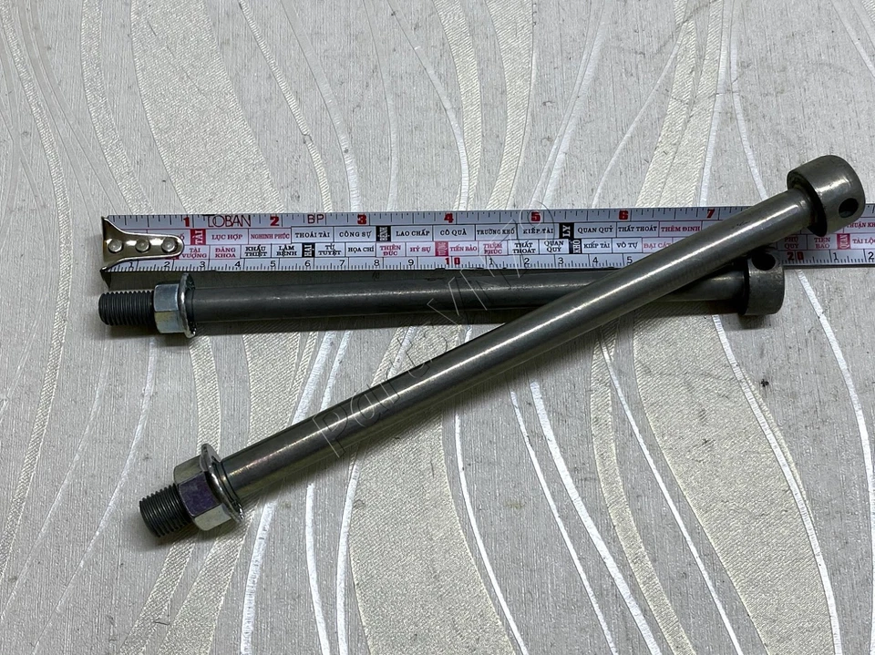 Eje pivote eje rueda delantera y trasera Honda SS50 S65 CL50 CL70 CD50 CD65 CD70 CT70 Foto 4 de 4