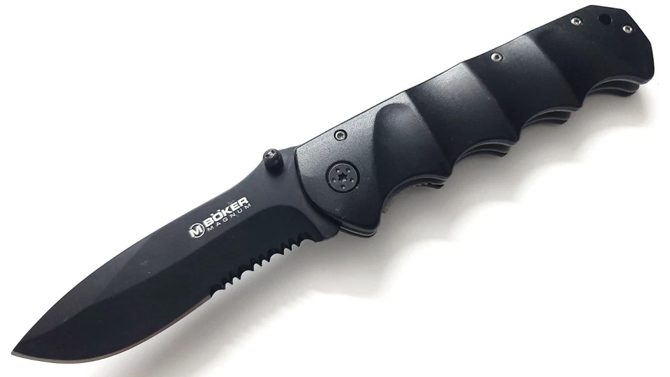 Cuchillo Plegable Táctico Boker Magnum Stealth Parcialmente Dentado Modelo # 01RY247 Foto 2 de 4