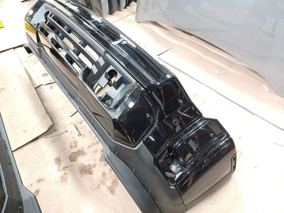 Parachoques delantero pintado 24-25 GMC Sierra 2500 3500 con faros antiniebla asistencia de estacionamiento 3105439 Foto 2 de 4