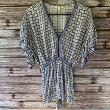 Max Studio Women's Short-Sleeved Blouse Size L Blue White Floral V-Neck Belted