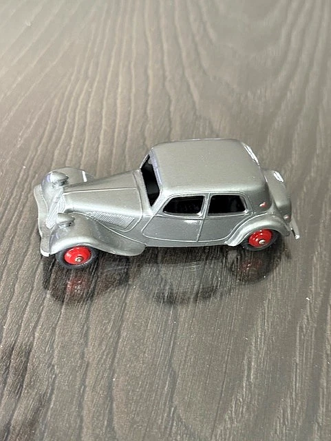 Dinky Toys Traction Avant Malle Plate – Ailes Dorées, Rouge, Avec Boîte, 1/43