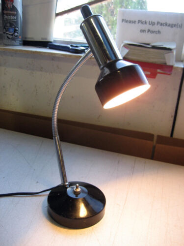 Used Goose-neck Desk Lamp, 4.5" dia., Ext to 15"h, push btn on/off, w/warranty - Bild 1 von 3