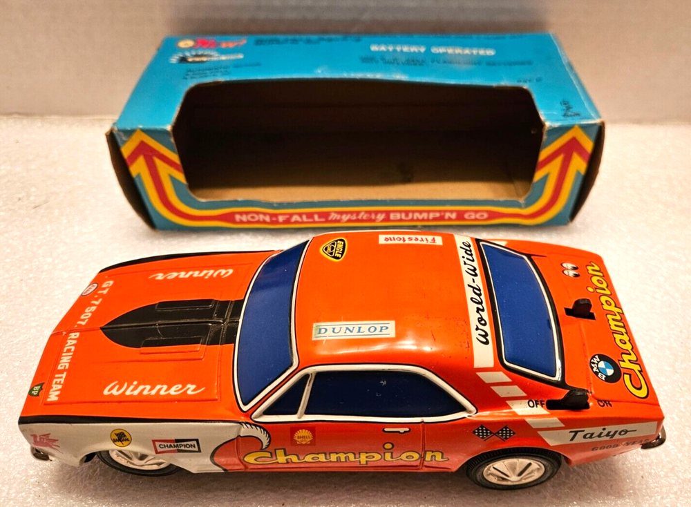 Taiyo Japan Battery Operated Tin Lithographed Bump'N Go Race Car