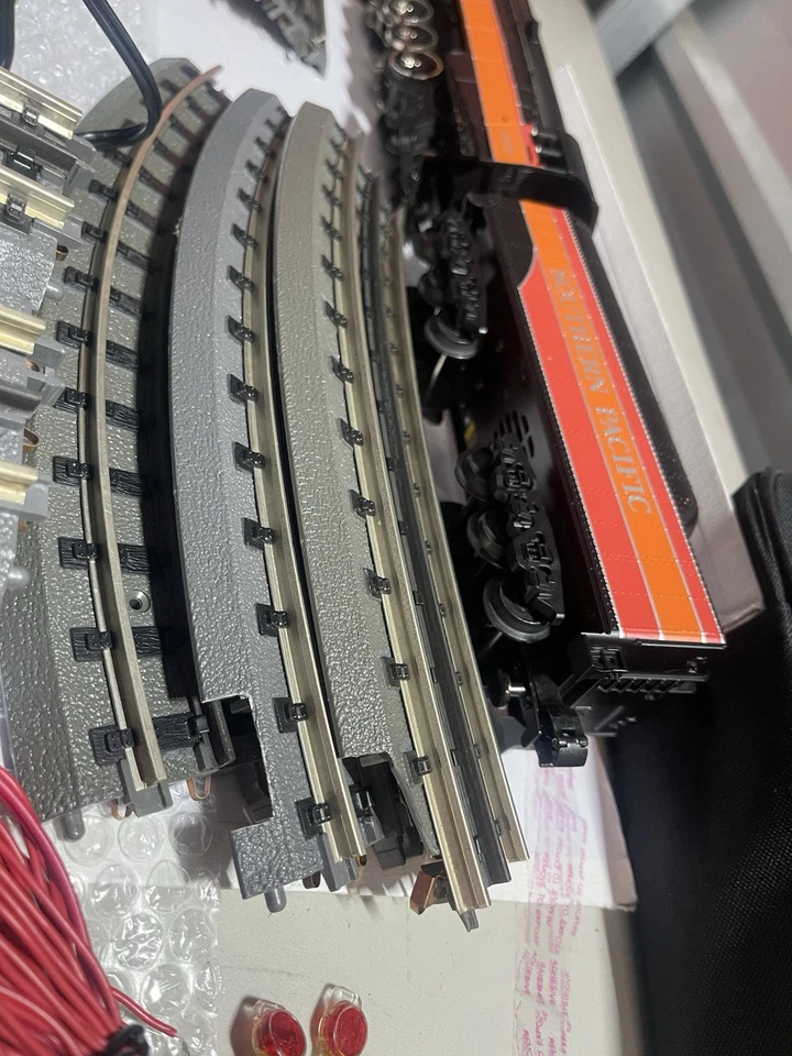 MTH Southern Pacific Daylight#4449 & 3 Cars 6600,2462,2952,O Gauge - Image 4 of 4