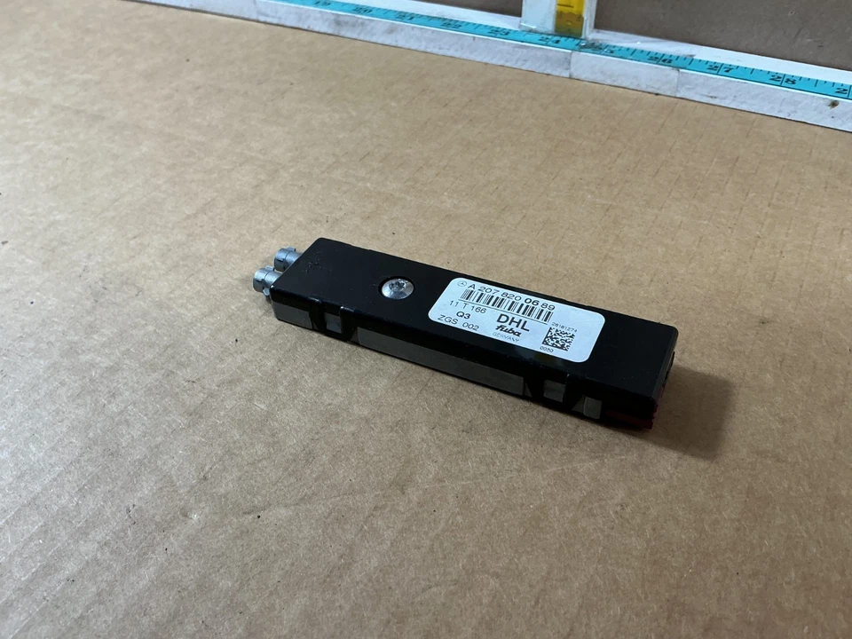 2008-2014 Mercedes-Benz C250 Antenna Amplifier Booster Module A2078200689 OEM - Image 4 of 4