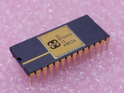 Harris Corp - HI1-674AKD-5 - 12-Bit AD Converter 12 uSec w/ Clock 28 CDIP Gold