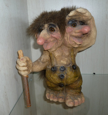 Nyform Troll  Nr. 101 mit 2 Köpfen  Höhe ca 26 cm 