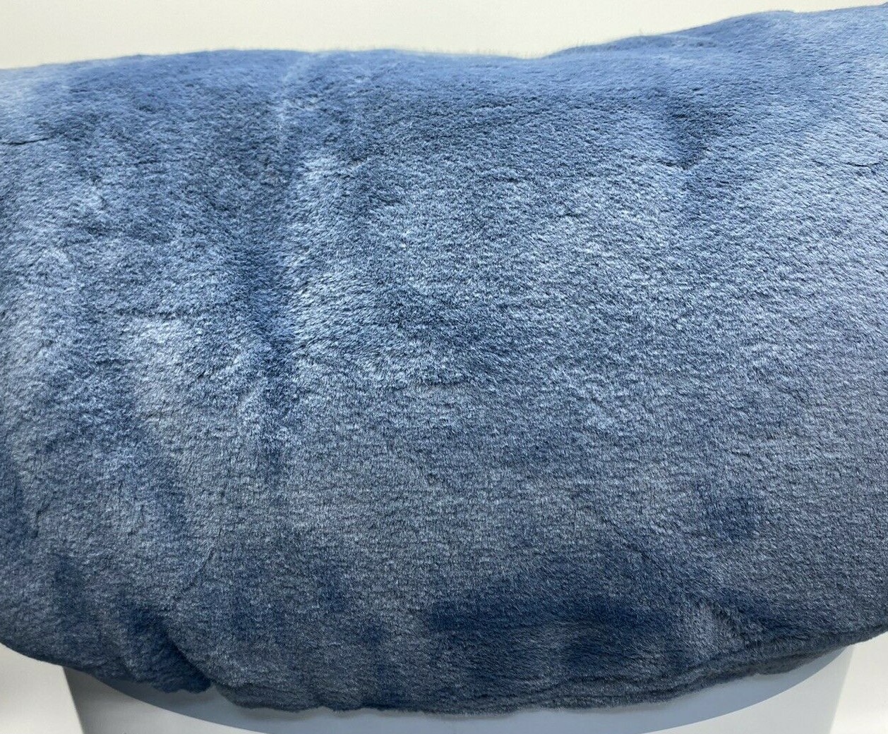 Berkshire Life Luxe Loft Queen Size Blanket 98in x 92in Soft Blue for