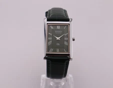 Vintage Seiko Slim Quartz Green Dial Men's Wrist Watch with Green Strap