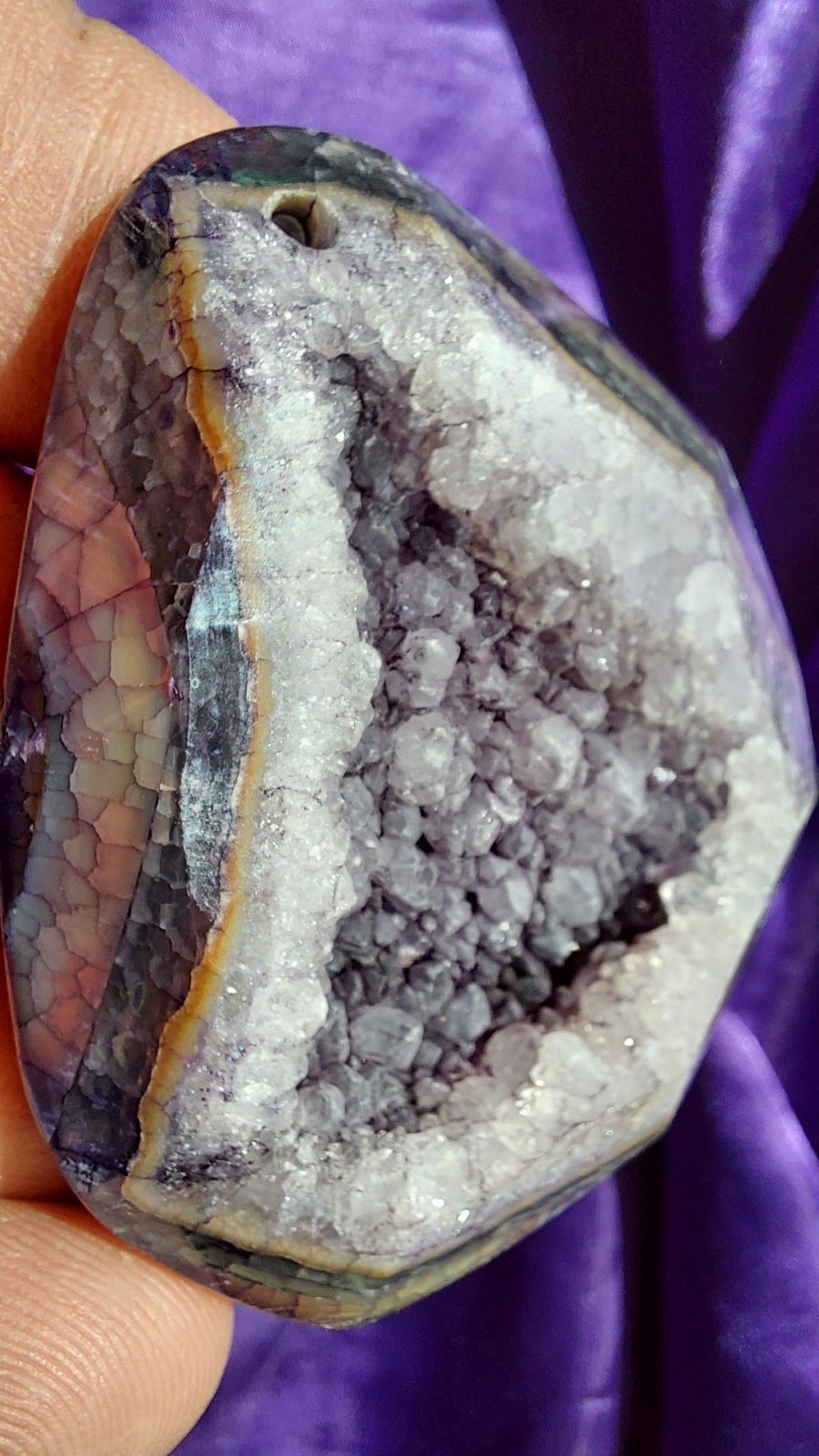 Pendentif géode agate violette veines de dragon facettée 6.5cm - Cadeau d'anniversaire idéal