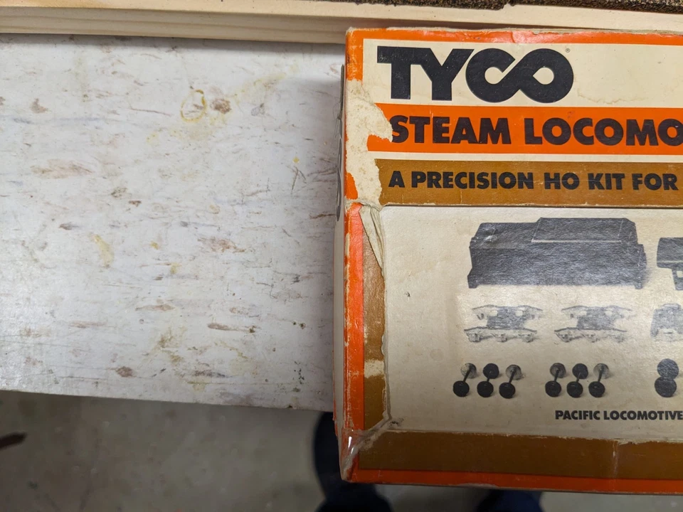 HO Mantua/Tyco 4-6-2 Pacific steam locomotive kit Undec. - Image 3 of 4