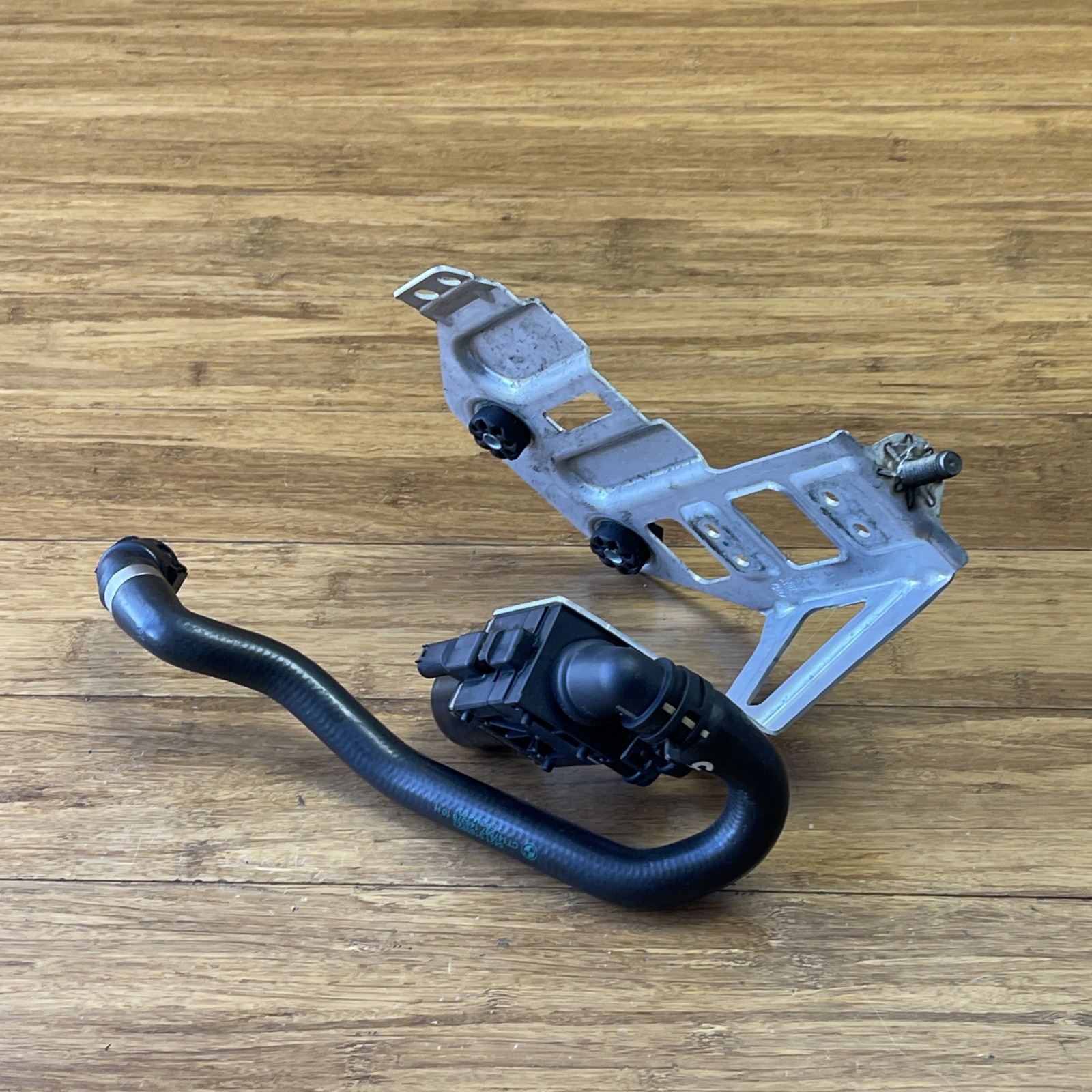 2014-2020 BMW i8 I12 HVAC System Changeover Valve W/ Hose & Bracket OEM