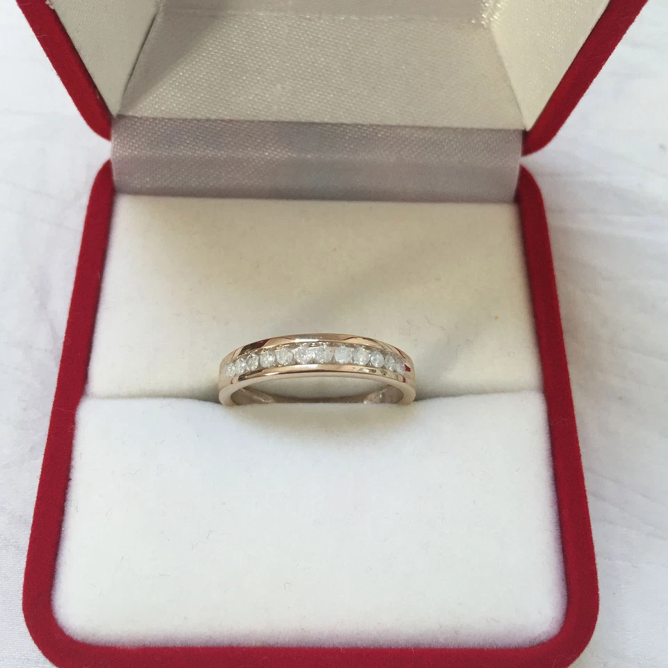 Anillo de alianza de boda de oro rosa de 10 k conjunto de canales de diamantes redondos naturales de 1/4 quilates Foto 3 de 3