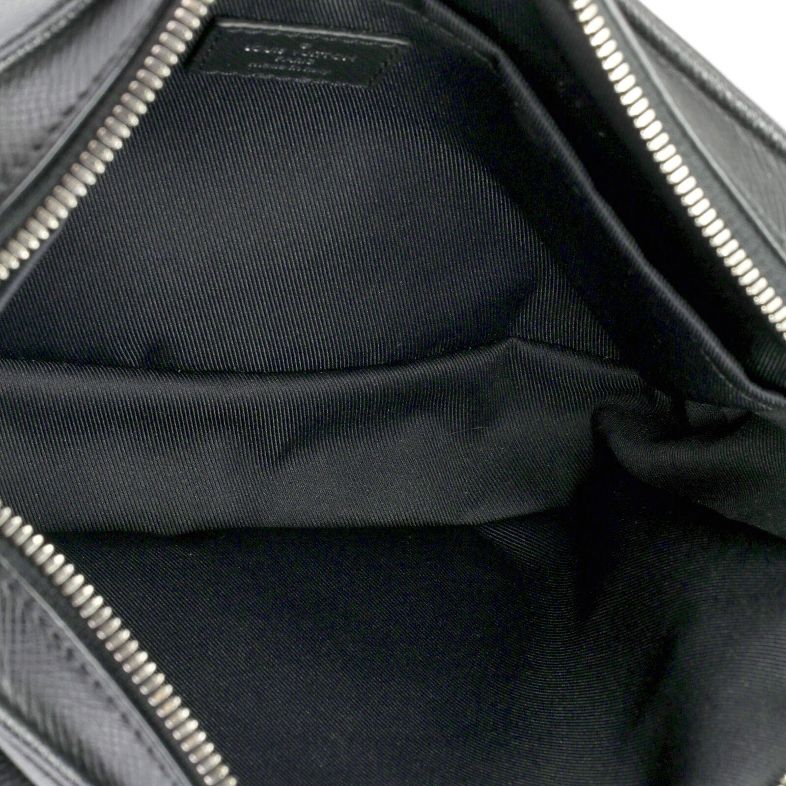 Louis Vuitton Outdoor Messenger Bag Taiga Leather… - image 5