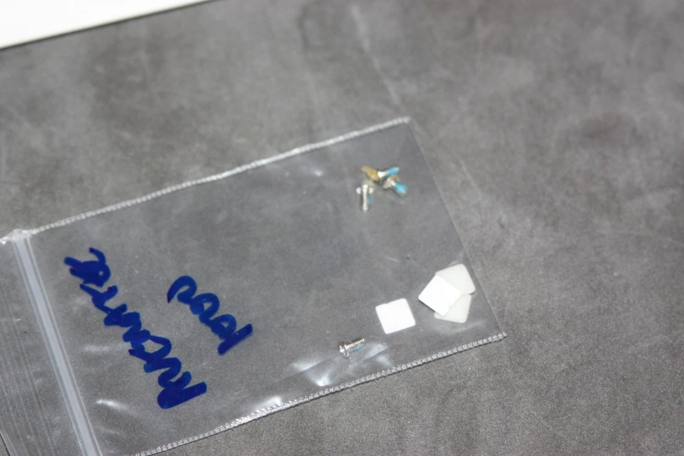 Cubierta de pantalla frontal bisel y tornillos 50-034120-00--Averatec 1000/1050 10,6" portátil Foto 3 de 4