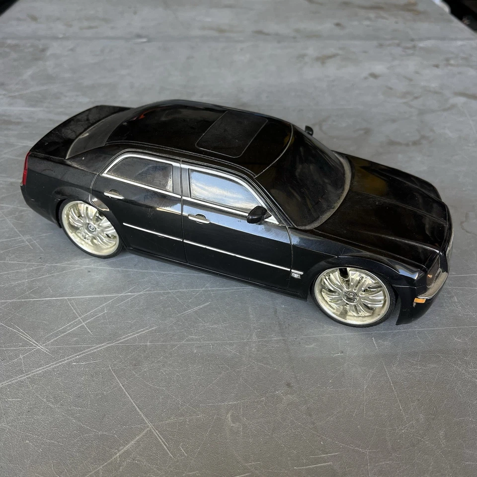 克莱斯勒 300C HEMI Jada Toys Dub City 1: 16 黑色 2005 转轮 — 第 2/4 张图片