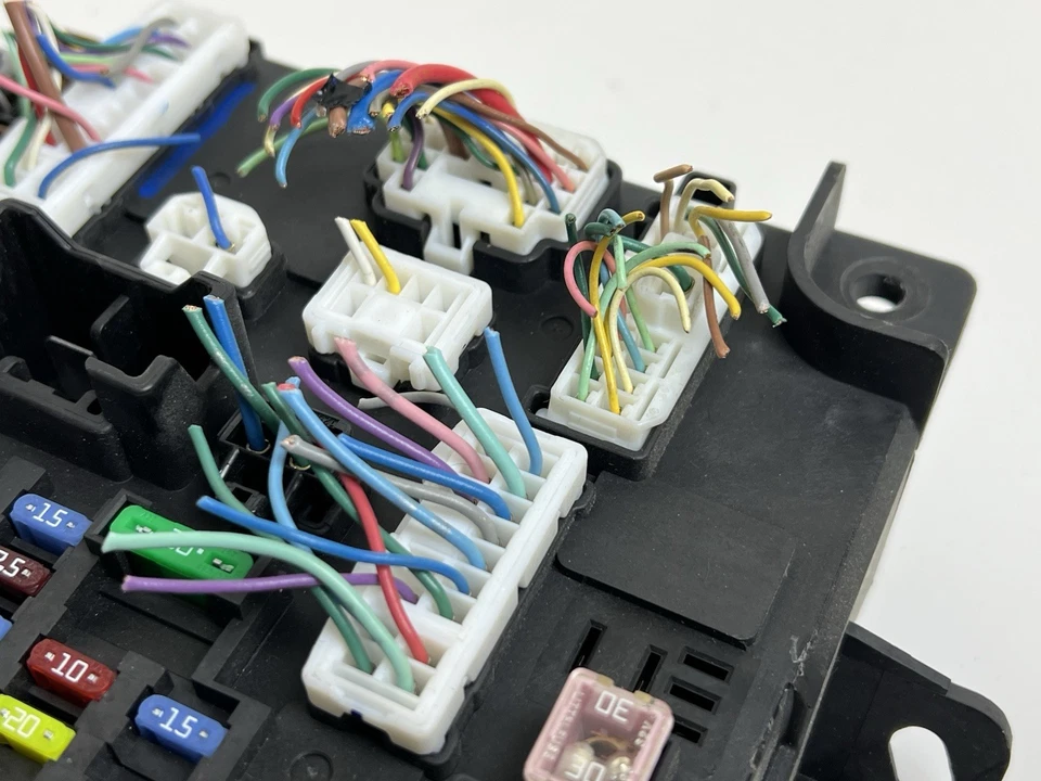 2021 MITSUBISHI RVR DASH FUSE RELAY JUNCTION BOX BLOCK 8637B574 OEM - Imagem 3 de 4