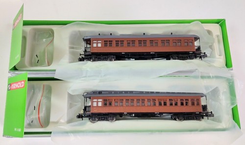 Juego de 2 vagones de pasajeros clásicos de madera MZA/España 2ª clase + 3ª clase Arnold 754134 | Condition: Used
