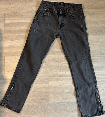 EIGHTYFIVE Herren Jeans New Straight Gerade Schwarz Destroyed Risse Gr. 31 