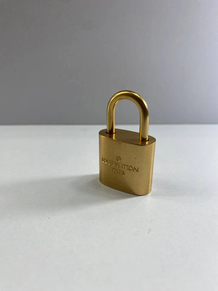 Trava Louis Vuitton PadLock 2 chaves latão ouro número 315 - Imagem 3 de 4