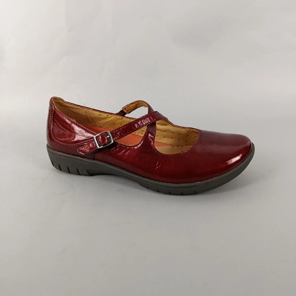Clarks Suttyn Zip Wedge Slip-on in Black