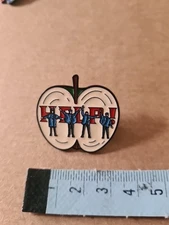 The Beatles "HELP " Metal & Enamel Pin Badge Paul John George Ringo New