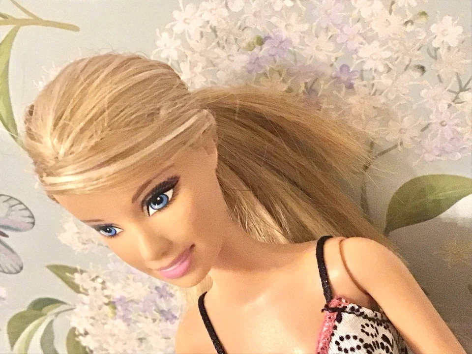 Barbie Dream House Glam Kitchen Set 2009 Muñeca Solo Con Accesorios #N4893 Foto 4 de 4