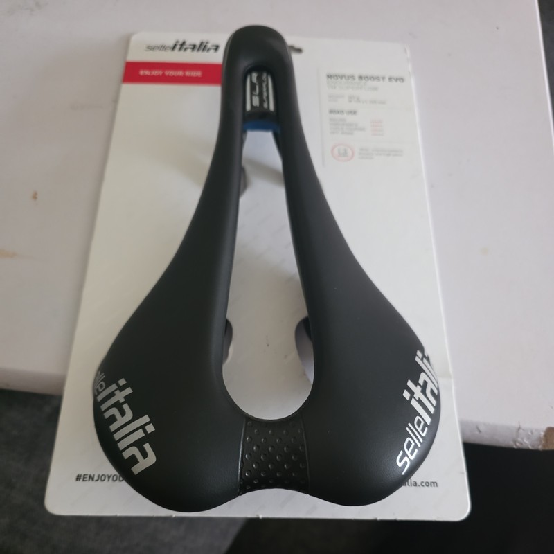 Selle Italia Novus Boost Evo TM Superflow Endurance Bike Saddle - Manganese Rail