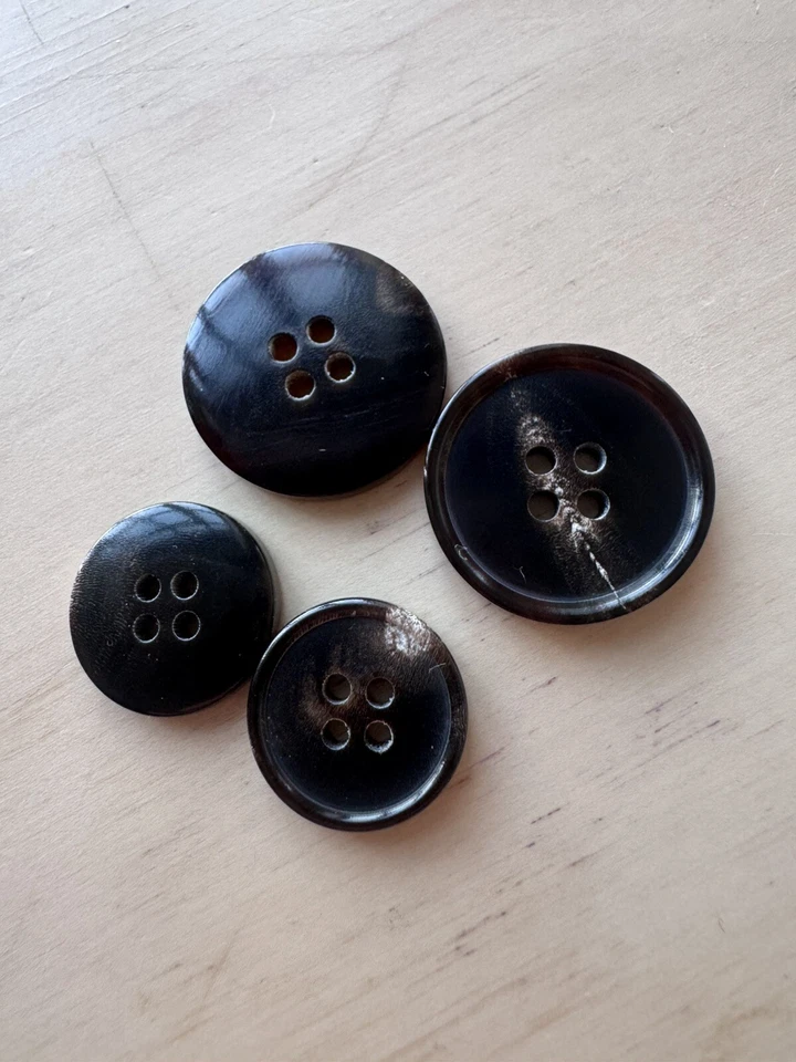 Genuine Horn Suit Button Set 3x 20mm 8x 15mm Dark Brown Buttons - Image 2 of 2