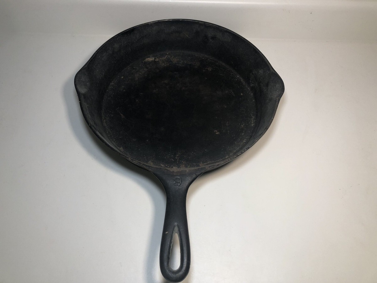 VINTAGE WAGNER WARE SIDNEY -0- CAST IRON SKILLET #9 1059 11