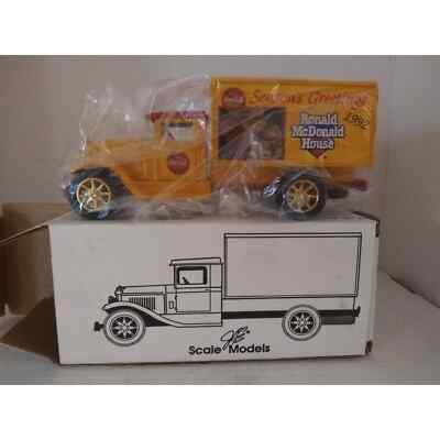 ERTL Coca Cola Freight Truck Bank 1992 Seasons Greetings Ronald McDonald GC-5023