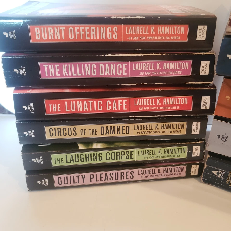 11 Laurell K Hamilton Lot Anita Blake Vampire Hunter PB Books Spicy Fantasy Foto 2 de 4