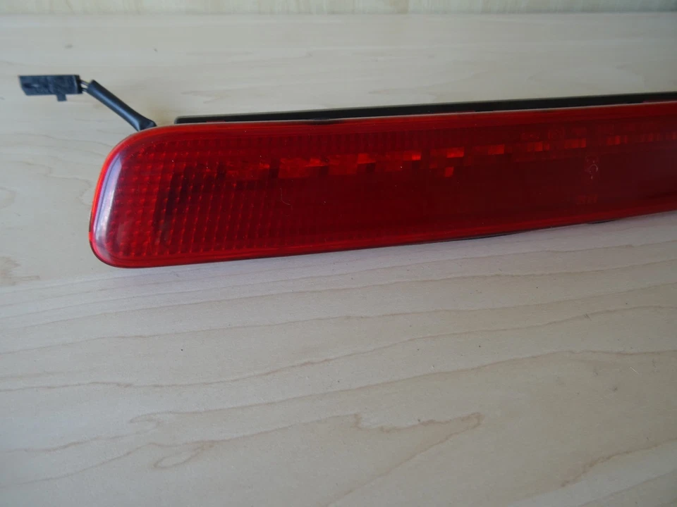 Good used Saab 9-5 Wagon LED 3rd Third Brake Light Assembly 5333430 - Image 2 of 4