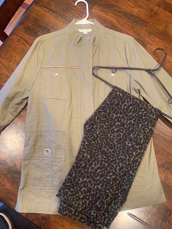 New Women’s Clothing Outfit Size Small NEW. Very Nice Just Beyond Return Time