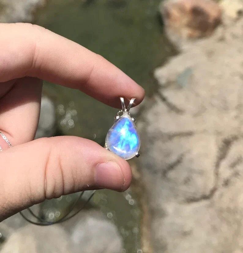 Precioso colgante hecho a mano de plata de ley 925 con piedras preciosas de luna arco iris AC-216 Foto 4 de 4