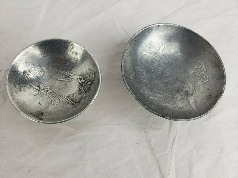 Two vintage japanese pewter small bowls, signed, excellent