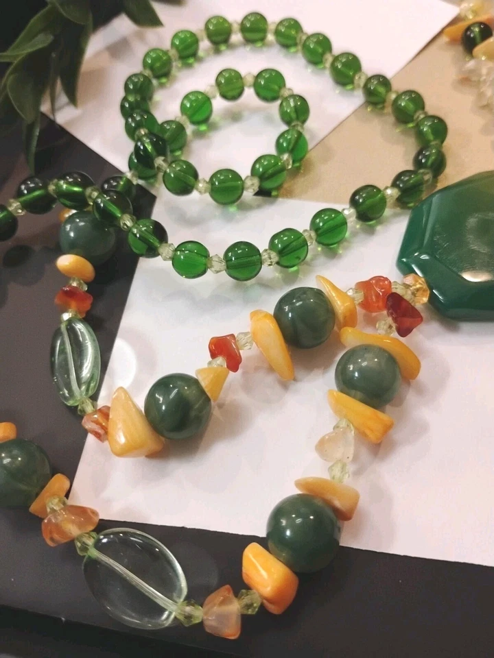 Hermoso! ¡Collar de 24" borla astillada de vidrio verde y piedra (cuarzo, cornalina)! Foto 2 de 4