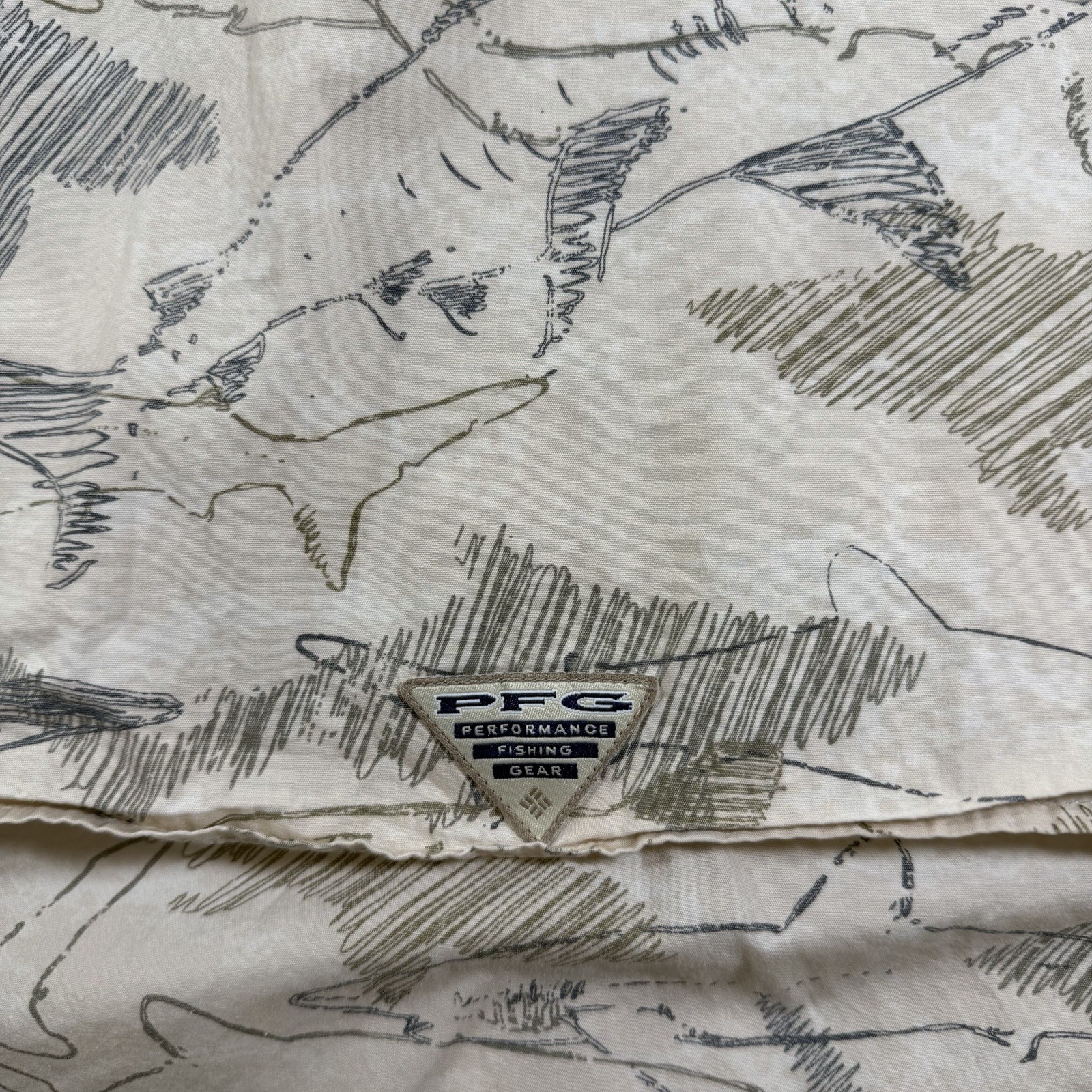 Columbia PFG Shark Print Shirt Mens L Beige Blue Short Sleeve Vented Fishing thumbnail 4