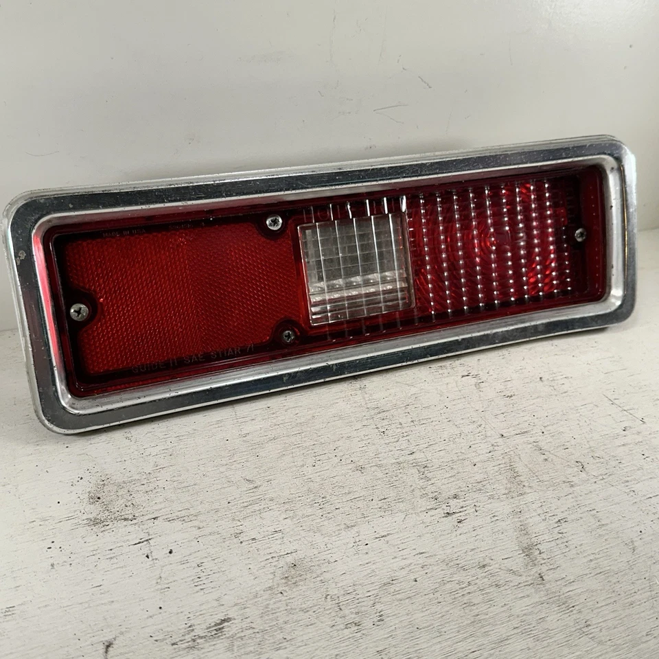 Luces traseras usadas OEM 5964515 16 GM 1970-72 Chevy Nova conjuntos diestros y diestros Foto 3 de 4