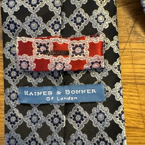 Haines & Bonner of London Hand Made All Silk Necktie - Blue Silver Geometric - Picture 4 of 9