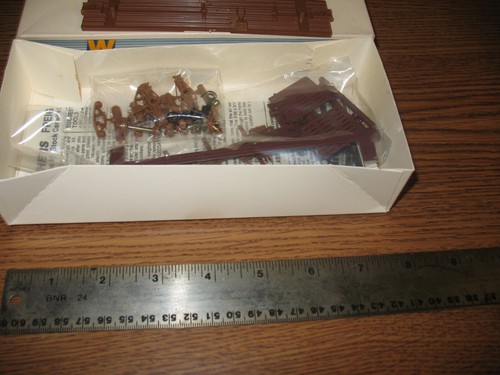 WALTHERS UNION PACIFIC 40' STOCK BOX CAR KIT HO SCALE MODEL TRAIN - Picture 5 of 7