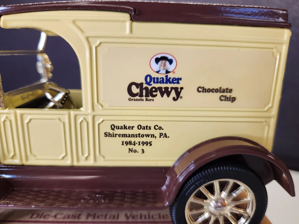 Ertl Collectibles - Banco de monedas Ford Modelo T 1917 - Barras de granola masticables Quaker Foto 2 de 4