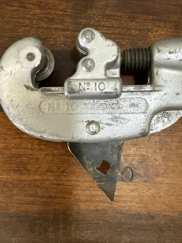 Vintage Ridgid No. 10 1/8” - 1” OD Adjustable Pipe Cutter - Image 4 of 4