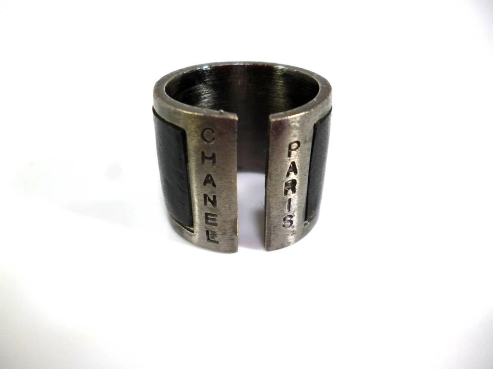 Кольцо с логотипом CHANEL Coco Mark черный металл кожа - Изображение 4 из 4