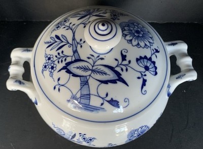 Thun Blue Onion Soup Tureen Czechoslovakia with Lid and Handles 8  Vintage VGC