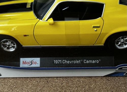 MISTO 1971 Chevrolet Camaro NIB Special Edition Yellow w Black Stripes 1:18 - Picture 2 of 12
