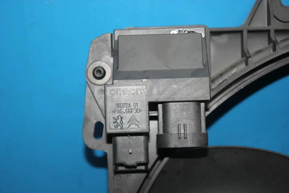 Radiator fan cooling engine cooling 9801559180 Citroen C3 III SX 1.2 THP manufactured 20 - Image 3 of 4