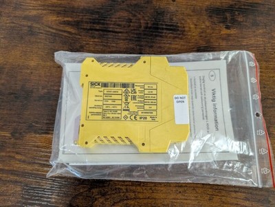 SICK UE401-A0010 Sicherheitsrelais Steuerung 24V DC SIL3 Cat4 - Neu